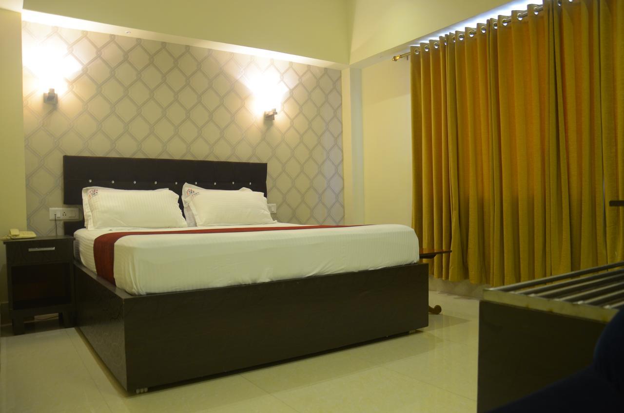 Hotel Pritika ดูร์กาปูร์ ภายนอก รูปภาพ