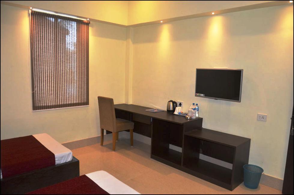 Hotel Pritika ดูร์กาปูร์ ภายนอก รูปภาพ