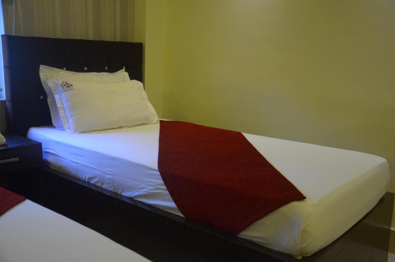 Hotel Pritika ดูร์กาปูร์ ภายนอก รูปภาพ
