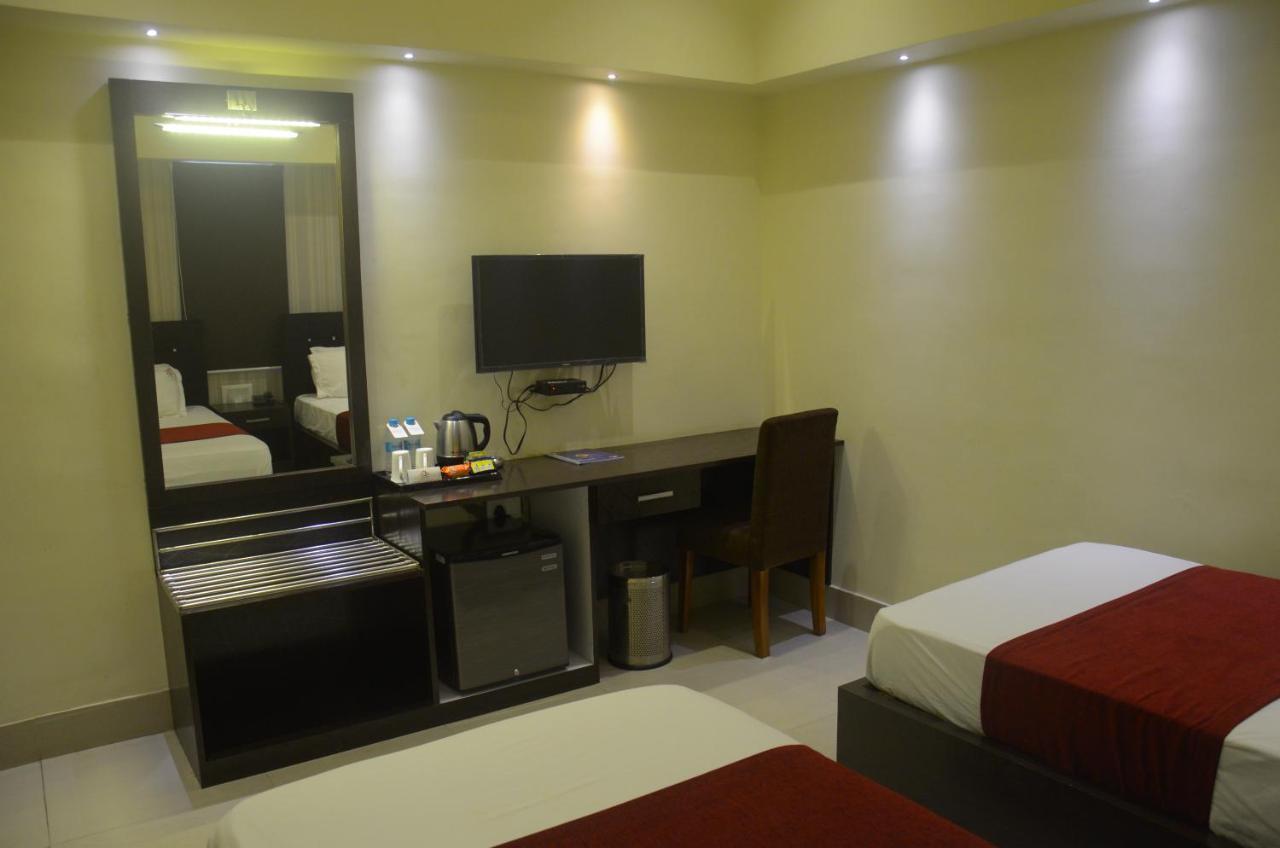 Hotel Pritika ดูร์กาปูร์ ภายนอก รูปภาพ