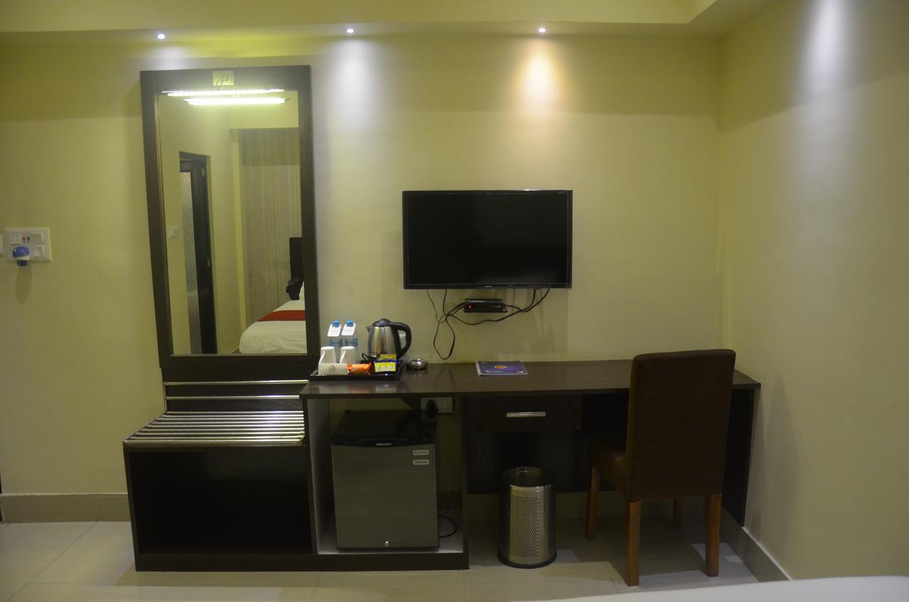 Hotel Pritika ดูร์กาปูร์ ภายนอก รูปภาพ